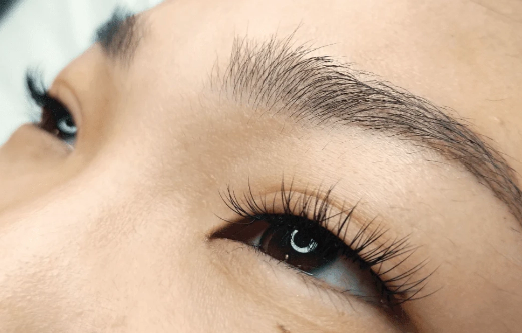 Extensiones de pestañas para ojos asiáticos encapuchados o monótonos
