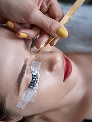 3Wear Contacts or Glasses With Lash Extensions