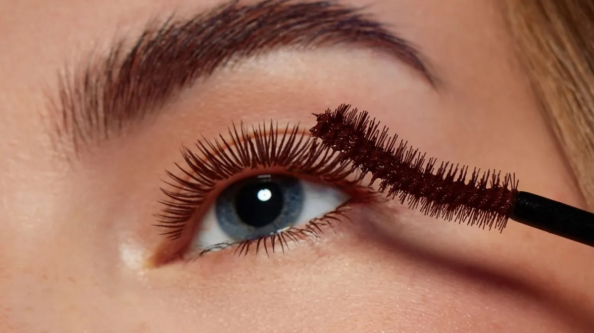 Wear Mascara with Eyelash Extensions1