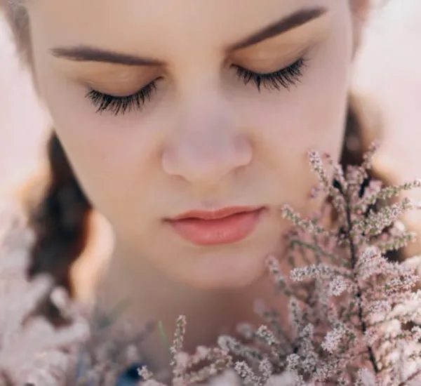 Seamless Eyelash Extensions on Natural Lashes