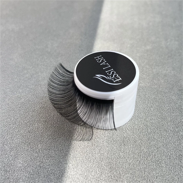 Successful lash distributor signature product line with custom packaging and branding