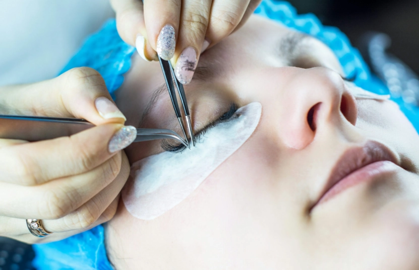 How to Make Small Eyes Look Bigger with Lash Extensions: A Pro’s Guide to Flawless Results