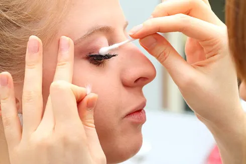 Best Travel Lash Remover 2026: Remove Extensions on Vacation Best Travel Lash Remover 2026: Remove Extensions on Vacation