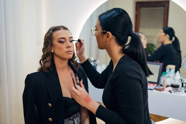 How to Get Kim Kardashian’s Iconic Eyelash Look