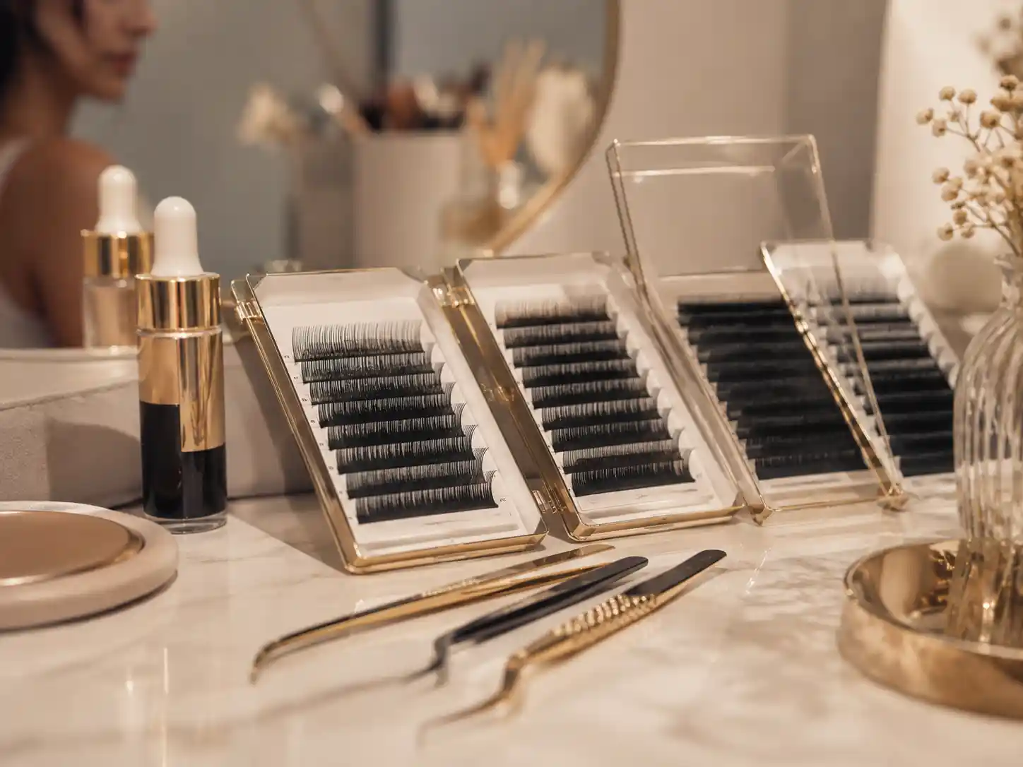 Professional eyelash extension trays and lash tools